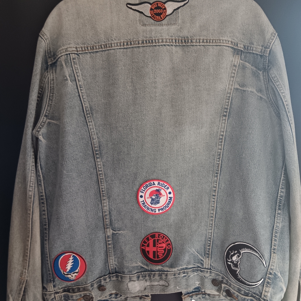 Levi's Biker Jacket Size Large with Patches Denim - Picture 2 of 2